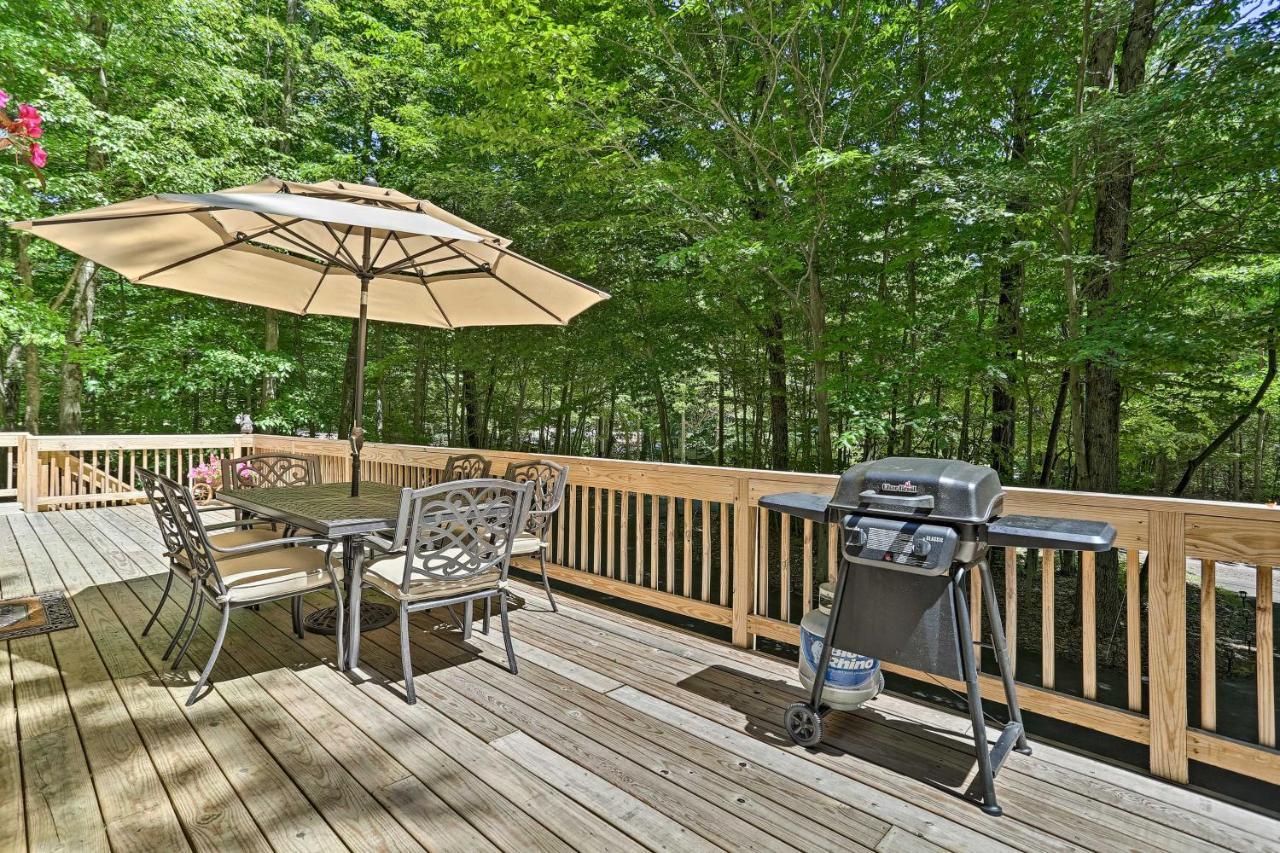 Bear Den Rustic Pocono Lake Home With Game Room! Exterior photo