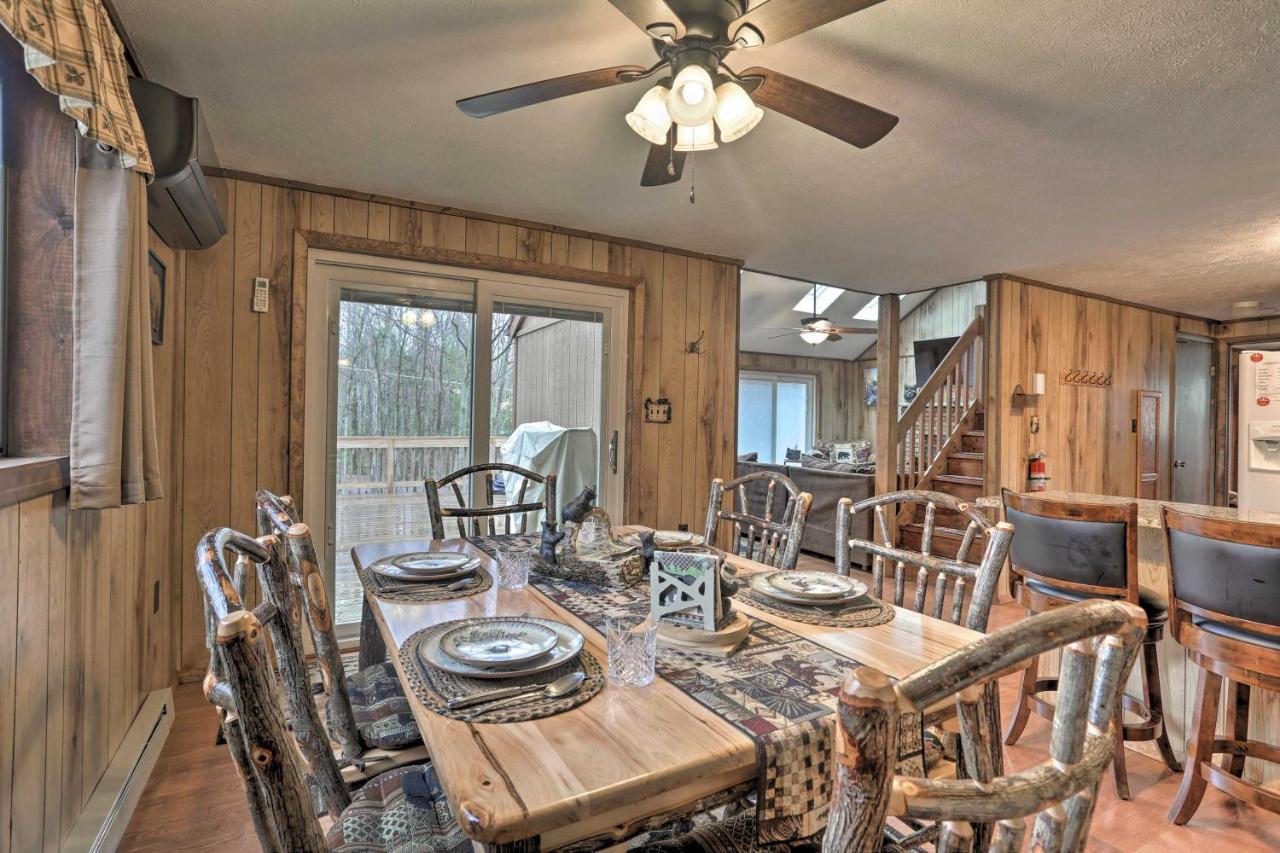 Bear Den Rustic Pocono Lake Home With Game Room! Exterior photo