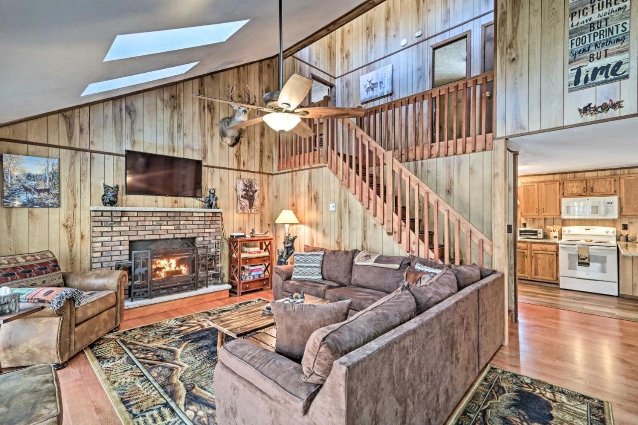 Bear Den Rustic Pocono Lake Home With Game Room! Exterior photo