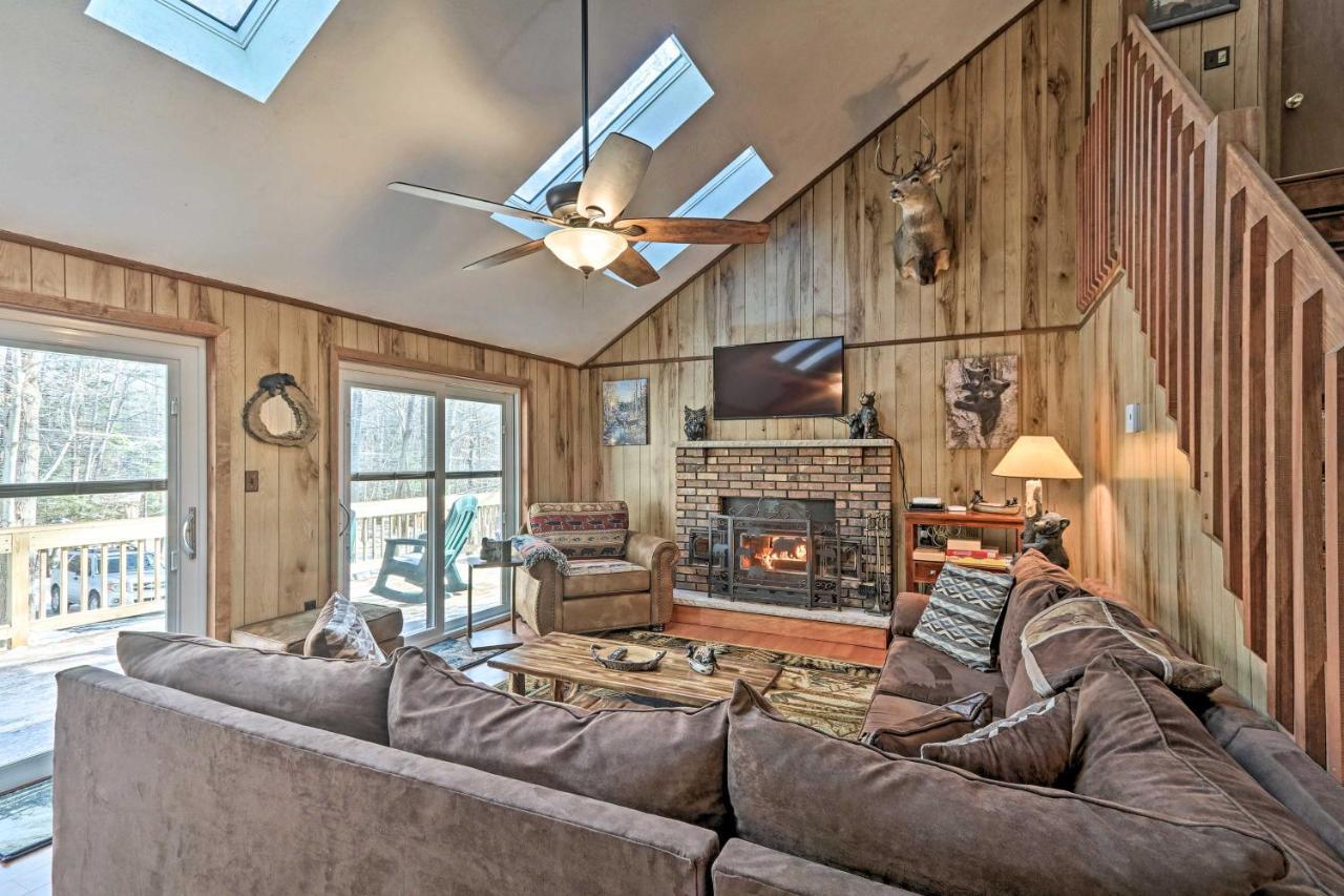Bear Den Rustic Pocono Lake Home With Game Room! Exterior photo